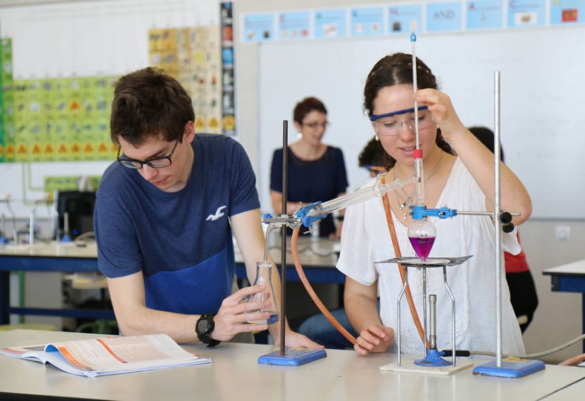 7 laboratories for Biology, Chemistry and Physics